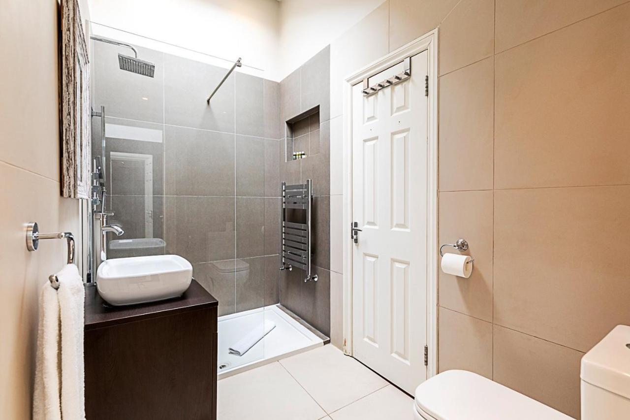 Сasa de vacaciones Chic 4-bed House, Camden, *